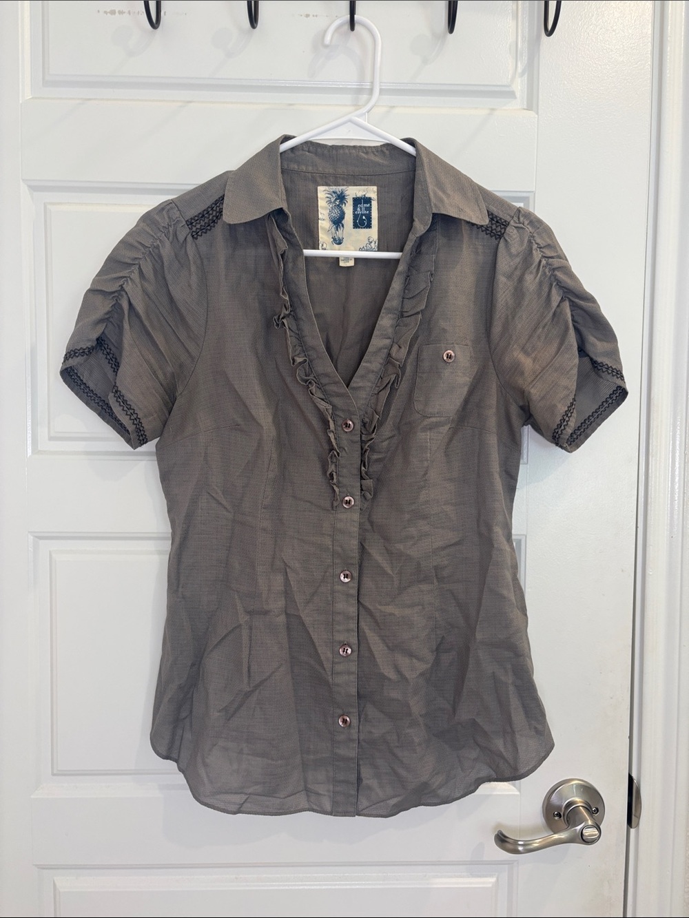 Edme & Esyllte Anthropologie Gray Cotton Ruffle Button Blouse Size 2